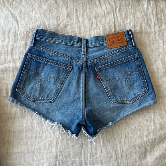Levi’s 501 cutoff denim shorts - Picture 2 of 3